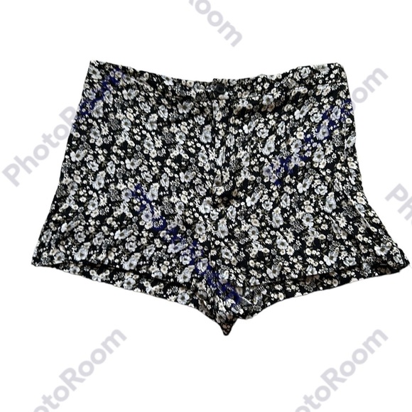 FOREVER 21 | Floral Shorts Black/White Lightweight High Rise Girly‎ Feminine M - Picture 1 of 6